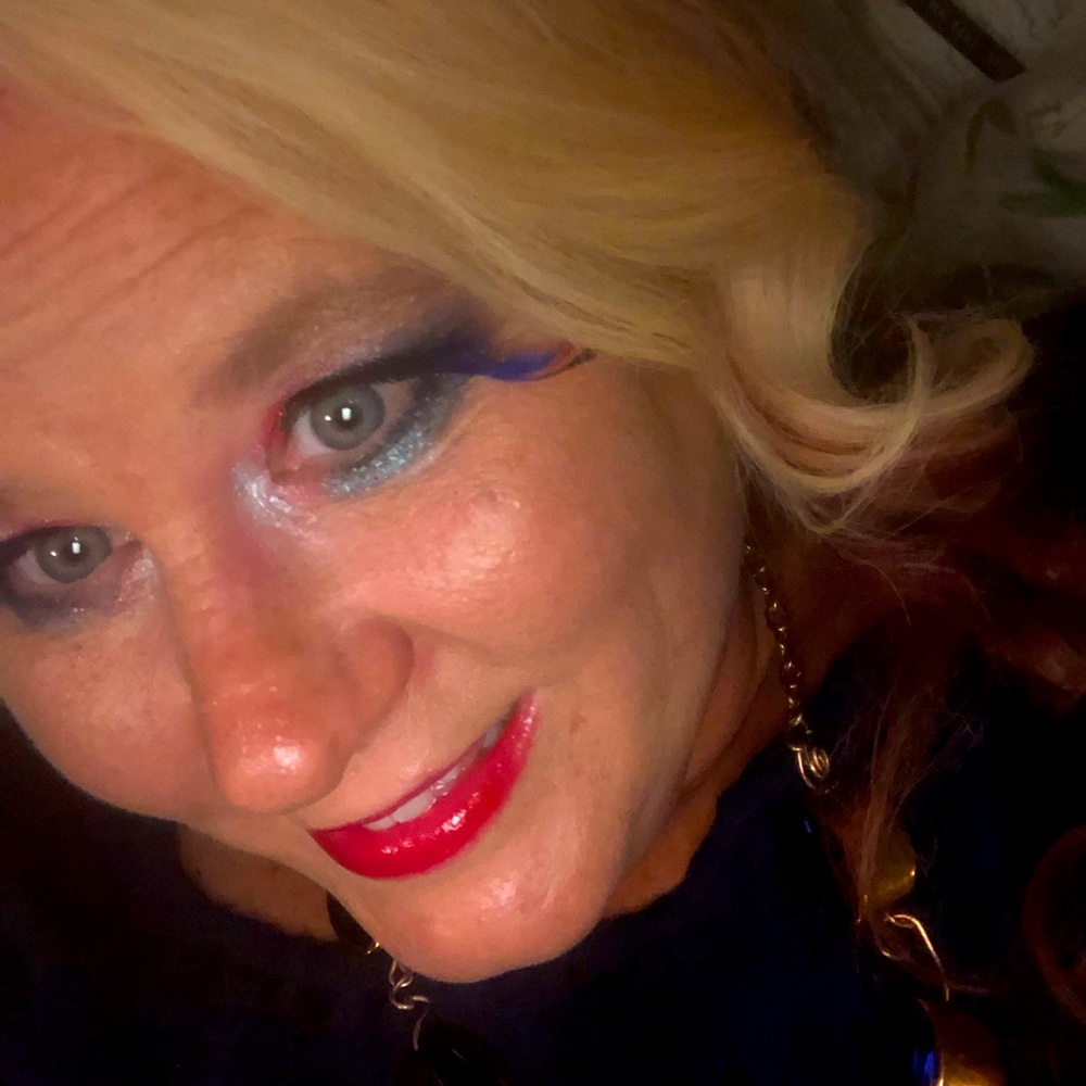 Meet your Posher, Nicole (Olde Crow) Owner Olde Crow and Ewe Pastime Primitives